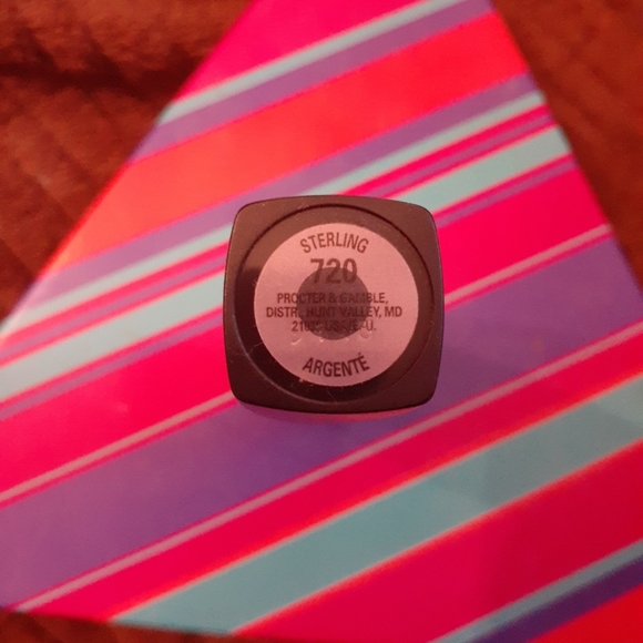 Set of 2 Olay Sterling Colormoist Lipsticks - Picture 2 of 5